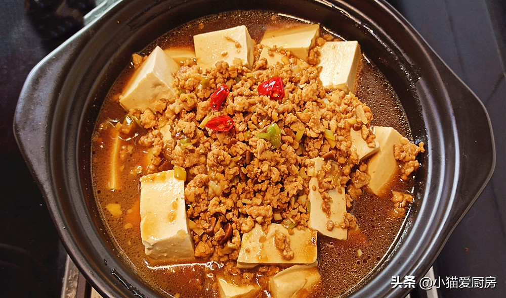肥肠豆腐砂锅做法_豆腐砂锅做法视频教程_豆腐砂锅的做法