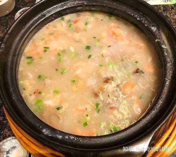 揭秘潮汕砂锅粥制作流程：选米艺术与美食文化交融